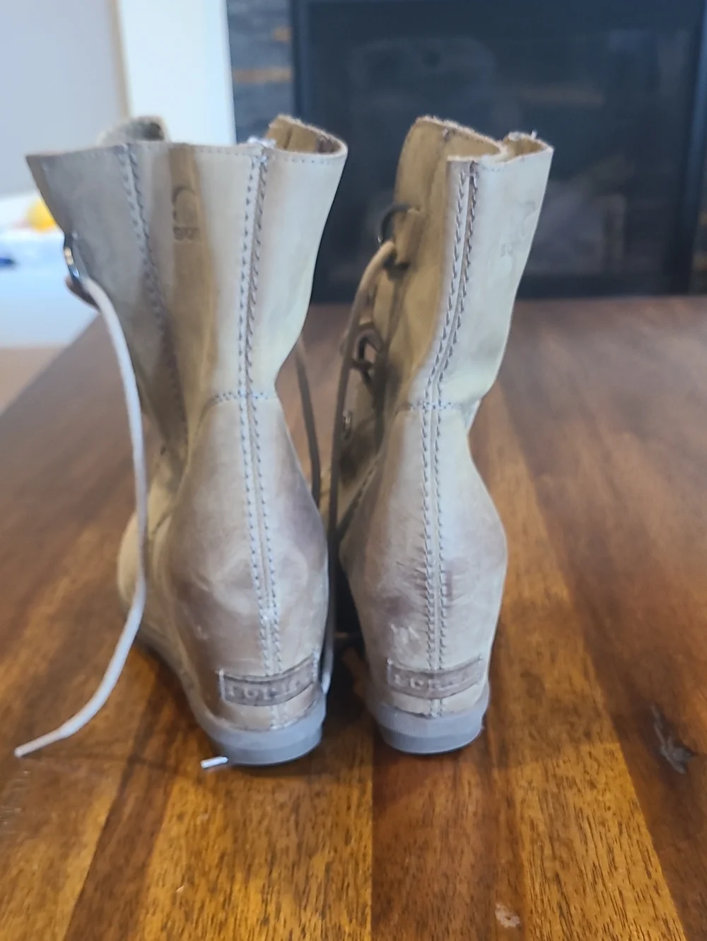 Sorel Joan of Arctic Wedge II Boots – Tan Leather Lace-Up Size 9